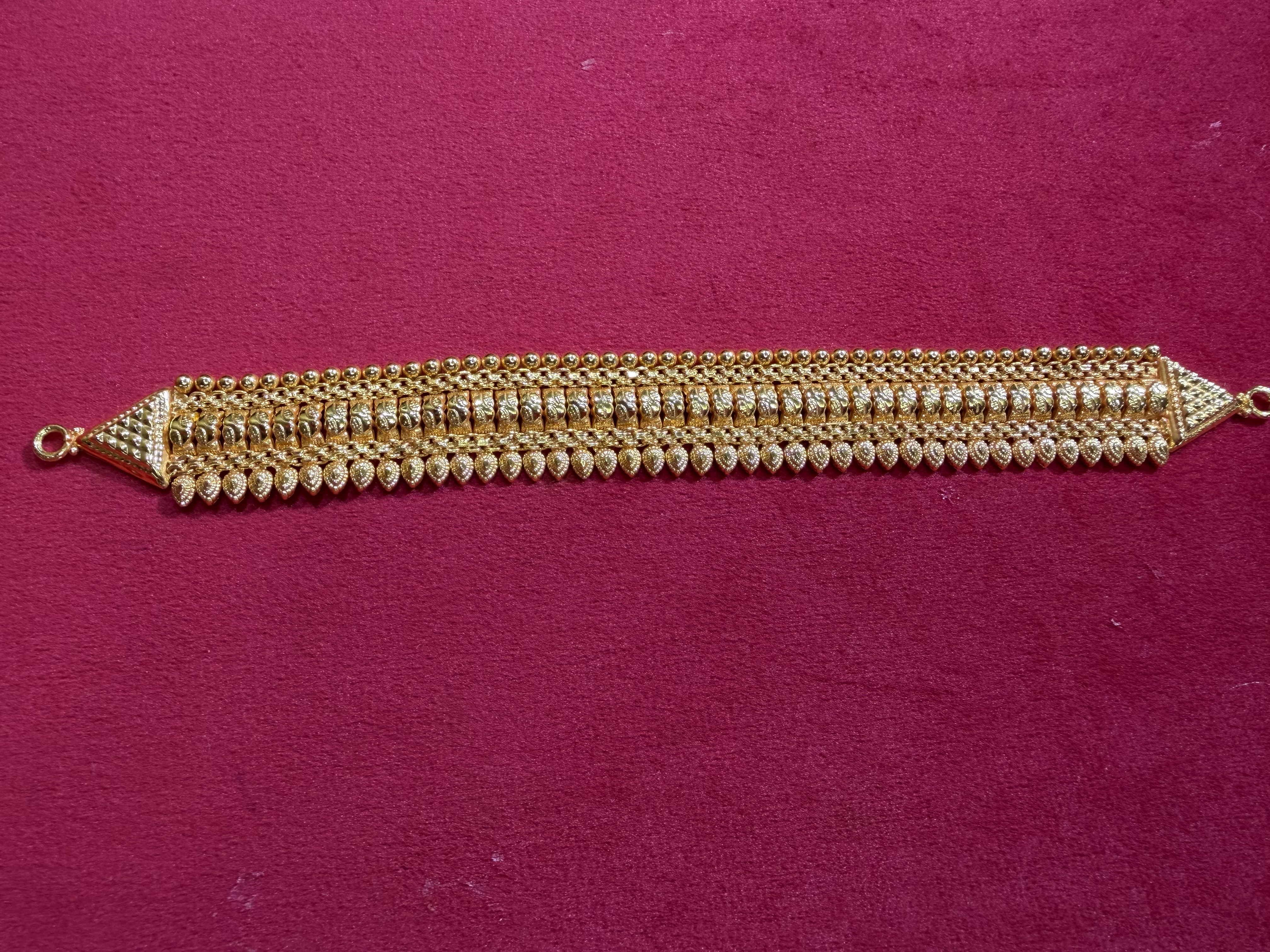 Guloband alternate view