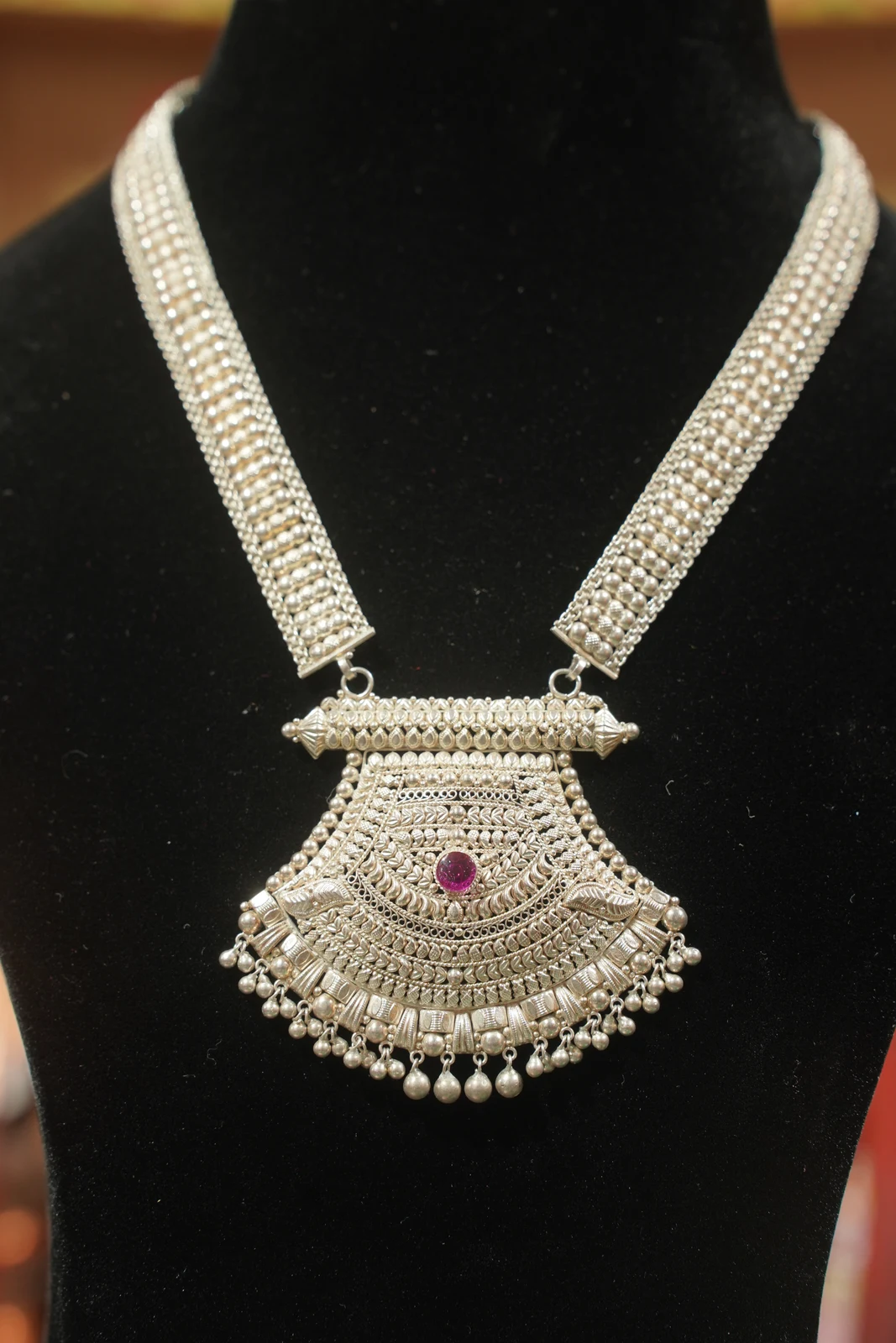 Ranihaar / Kanth Mala alternate view